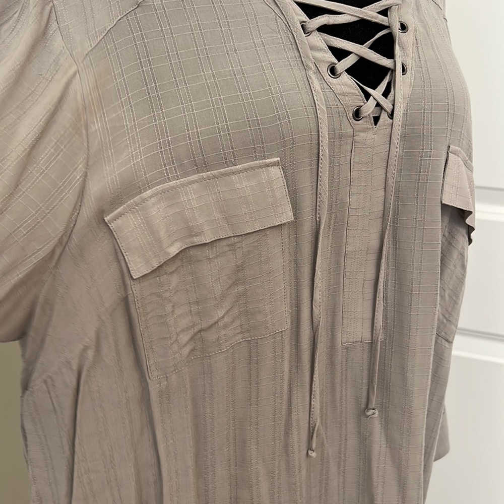 Torrid 3x gray shirt blouse - Picture 3 of 9